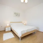 Appartement 2 Bedroom Amazing In Gustirna