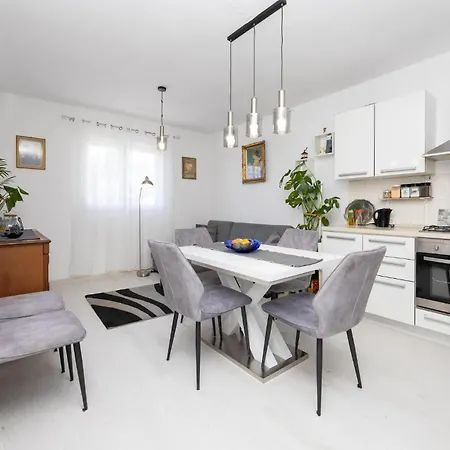 2 Bedroom Amazing In Appartement *
